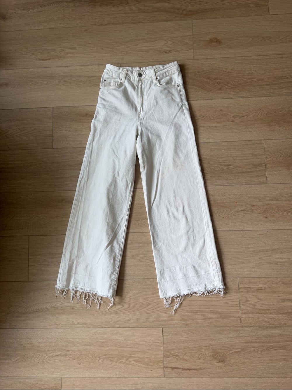 High-Rise White Wide-Leg Jeans with Raw Frayed Hem